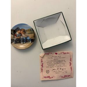Donald Zolan Miniature Collector plate "First Kiss"